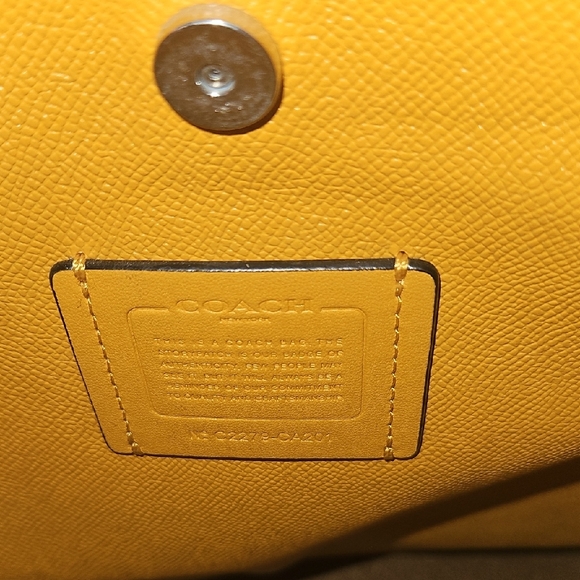 *NEW* COACH Cream and Navy Tote with Red and Light Blue Trim - Picture 8 of 13